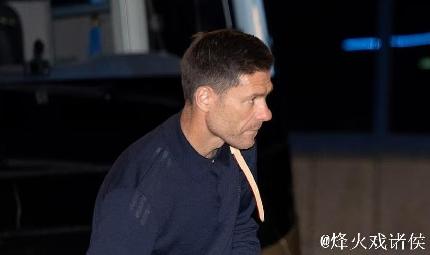 记者:阿隆索保住帅位,但遭遇阿拉维斯失利 记者:阿隆索保住帅位,但遭遇阿拉维斯失利